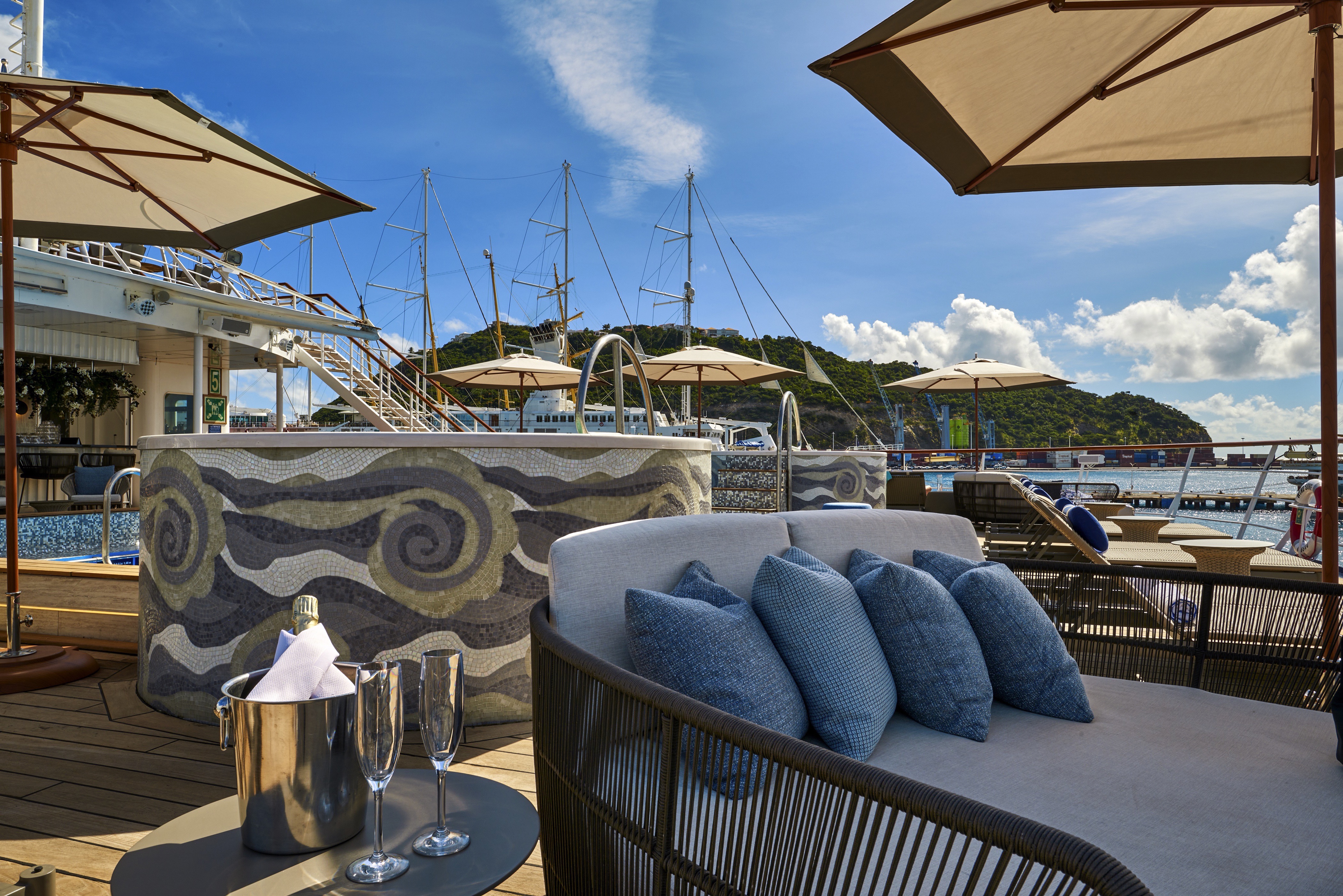 Wind Surf - Pool Deck & Bar